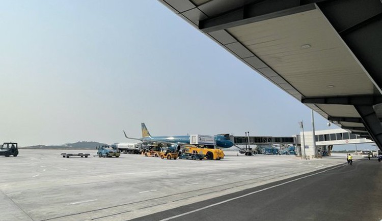 Cảng hàng không quốc tế Cam Ranh đưa vào khai thác dự án cải tạo, nâng cấp sân đỗ máy bay