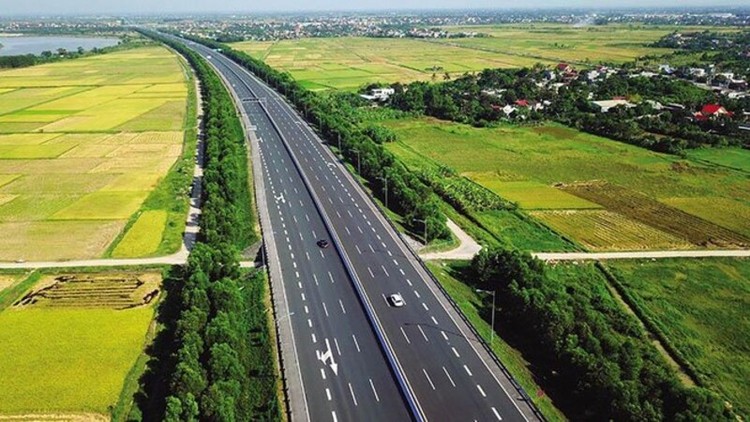 Hiện nay, các tuyến cao tốc 4 làn xe tại Việt Nam đang giới hạn tốc độ tối đa là 80 km/giờ. Ảnh minh họa: VGP