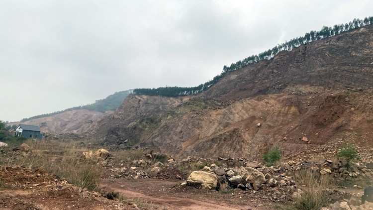 Diện tích đất bị khai thác trái phép tại xã Phượng Sơn (Lục Ngạn). Ảnh: Báo Bắc Giang