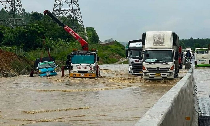 Hiện trường ngập cao tốc Phan Thiết - Dầu Giây ngày 29/7 vừa qua.