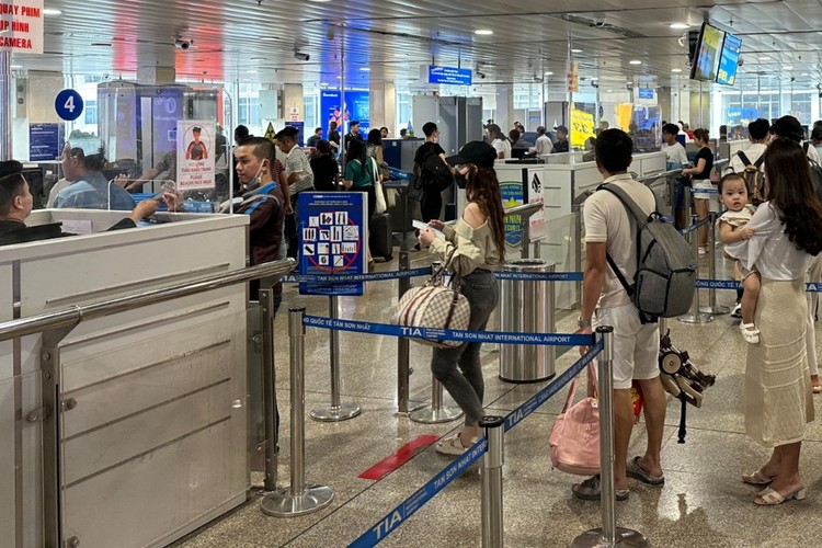 Sân bay Tân Sơn Nhất đón 740 chuyến bay trong ngày cao điểm dịp 2/9