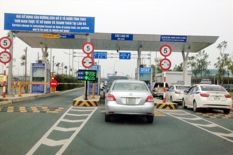Cục Đường bộ Việt Nam đề xuất thí điểm thu phí tự động không dừng tại các trạm thu phí của hai sân bay lớn là Tân Sơn Nhất và Nội Bài trong thời gian 6 tháng.
