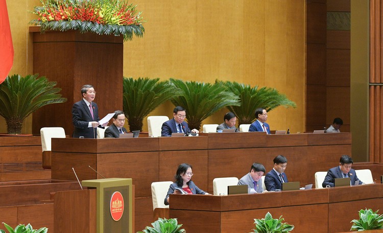 Phó Chủ tịch Quốc hội Nguyễn Đức Hải điều hành phiên họp sáng 1/11/2023