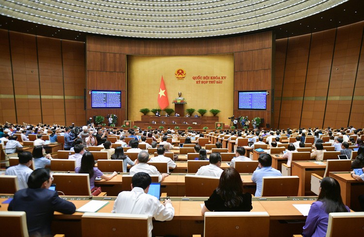 Ngày 1/11, Quốc hội tiếp tục thảo luận về đánh giá kết quả thực hiện kế hoạch phát triển kinh tế - xã hội