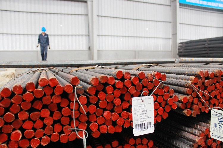Sắt thép là 1 trong 6 ngành hàng đầu tiên của Việt Nam chịu tác động từ cơ chế điều chỉnh biên giới carbon của Liên minh châu Âu áp dụng với hàng nhập khẩu. Ảnh: Tường Lâm