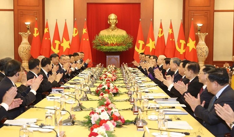 Tổng Bí thư Nguyễn Phú Trọng hội đàm với Tổng Bí thư, Chủ tịch nước Trung Quốc Tập Cận Bình. Ảnh: TTXVN