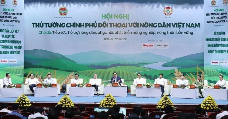 Thủ tướng Phạm Minh Chính và đại diện các bộ đối thoại với nông dân năm 2022