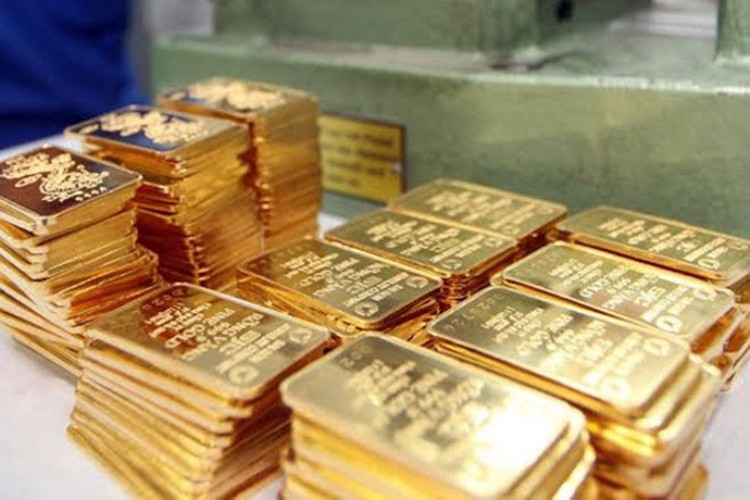 Nhà nước không bảo hộ giá cả vàng miếng, song luôn tôn trọng quyền mua bán, bảo quản, cất trữ vàng của người dân