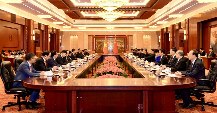 Chủ tịch Quốc hội Vương Đình Huệ hội đàm với Ủy viên trưởng Nhân đại toàn quốc Trung Quốc Triệu Lạc Tế.