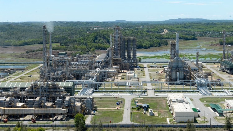 6 tháng đầu năm 2020, Nhà máy Lọc dầu Dung Quất vận hành an
toàn, ổn định, liên tục ở 105% công suất thiết kế