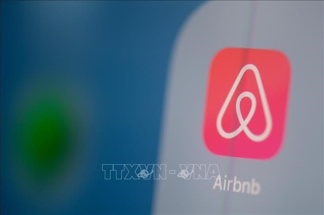 Biểu tượng của Công ty cung cấp dịch vụ chia sẻ nhà Airbnb. Ảnh: TTXVN