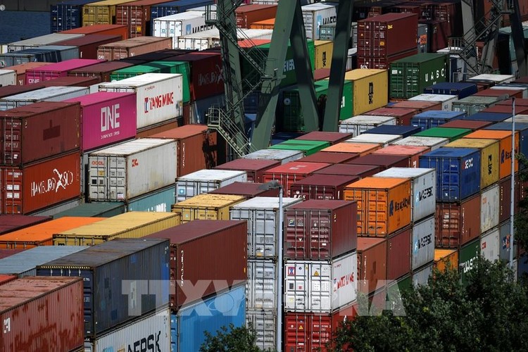 Hàng hóa được xếp tại cảng ở Dortmund, miền Tây Đức. Ảnh minh họa: AFP/TTXVN