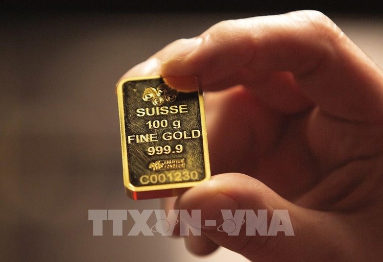 Trong ảnh: Vàng miếng được bán tại Dublin, Ireland. Ảnh: AFP/ TTXVN