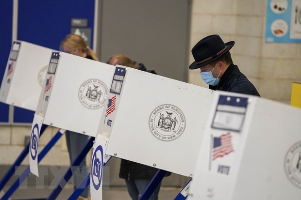 Cử tri Mỹ bỏ phiếu tại New York. (Ảnh: THX/TTXVN)