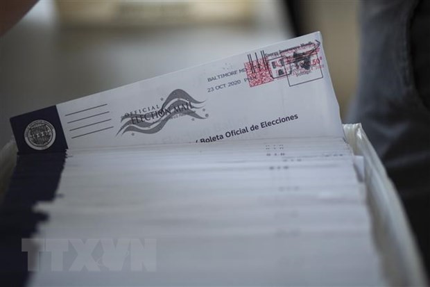Phiếu bầu Tổng thống Mỹ chuẩn bị được kiểm tại Easton, Pennsylvania ngày 3/11. (Ảnh: AFP/TTXVN)