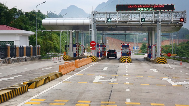 Hai nhà đầu tư đã nộp hồ sơ đề xuất cung cấp dịch vụ thu phí đường bộ theo hình thức tự động không dừng trên tuyến cao tốc Bắc Giang - Lạng Sơn. Ảnh: Tâm An