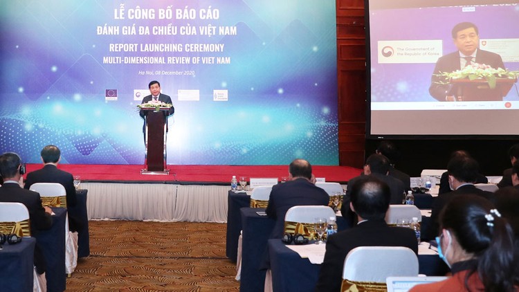 Bộ trưởng Bộ Kế hoạch và Đầu tư Nguyễn Chí Dũng phát biểu tại Lễ công bố Báo cáo Đánh giá đa chiều của Việt Nam. Ảnh: Trương Gia