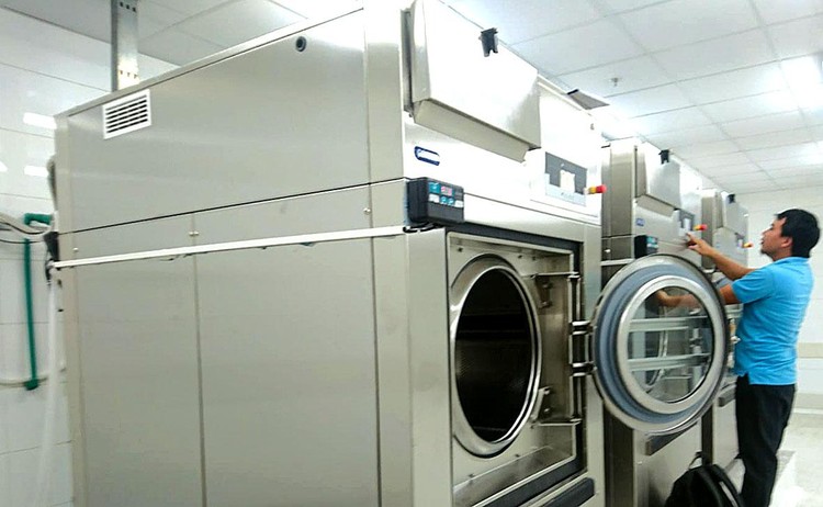 Công ty TNHH Giặt ủi Xanh cung cấp dịch vụ giặt ủi cho Bệnh viện Đại học Y dược TP.HCM trong các năm 2019 – 2020. Ảnh minh họa: Lê Toàn