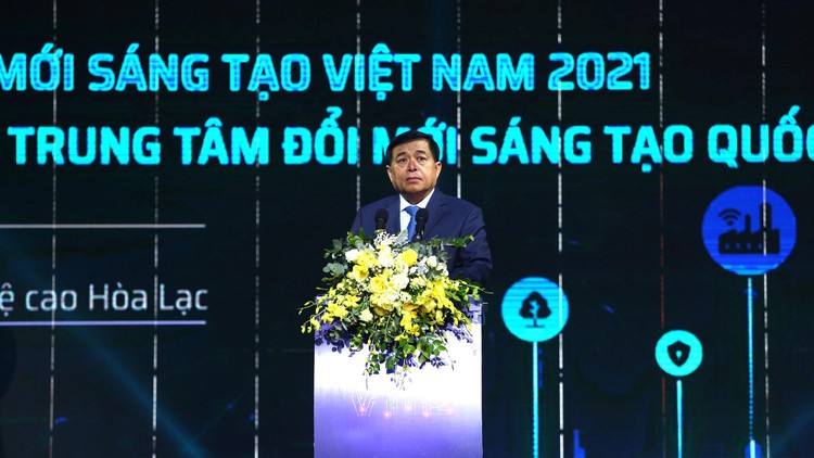 Bộ trưởng Bộ Kế hoạch và Đầu tư Nguyễn Chí Dũng phát biểu tại lễ khai mạc VIIE 2021 và khởi công NIC sáng ngày 9/1, tại Khu công nghệ cao Hòa Lạc. Ảnh: Lê Tiên