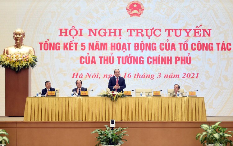 Thủ tướng Chính phủ Nguyễn Xuân Phúc chủ trì Hội nghị trực tuyến toàn quốc tổng kết 5 năm hoạt động của Tổ công tác của Thủ tướng. Ảnh: Quang Hiếu