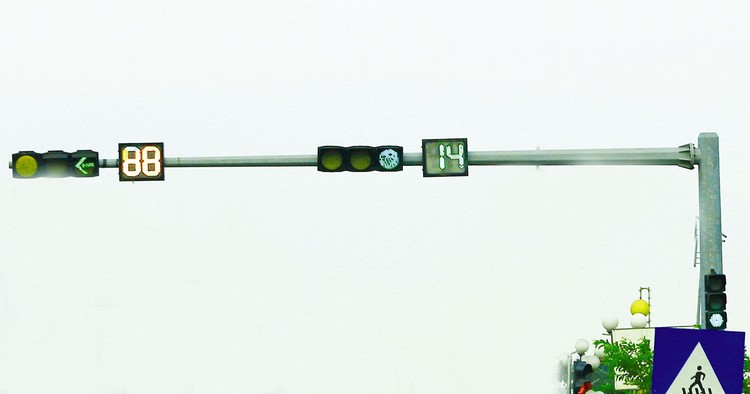 Gói thầu bị kiến nghị thuộc Dự án Lắp cụm đèn tín hiệu giao thông và đèn chớp vàng trên địa bàn huyện A Lưới, tỉnh Thừa Thiên Huế. Ảnh minh họa: Nhã Chi