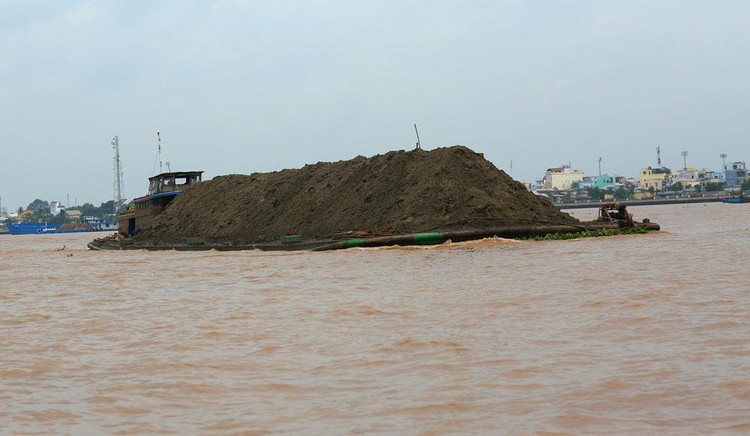 Khu mỏ cát trên sông Tiền có diện tích 60,3 ha, trữ lượng ước tính 2.372.500 m3. Ảnh: Lê Tiên