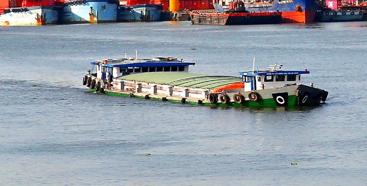 Công ty CP Đại lý vận tải biển Hoàng Long vừa được lựa chọn thực hiện Gói thầu Dịch vụ vận chuyển clinker vào Công ty Xi măng Hạ Long. Ảnh minh họa: Nhã Chi