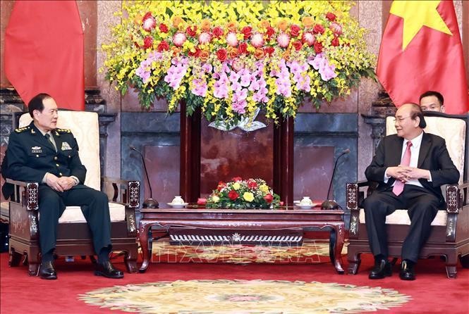 Chủ tịch nước Nguyễn Xuân Phúc và Thượng tướng Ngụy Phượng Hòa, Bộ trưởng Bộ Quốc phòng Trung Quốc - Ảnh: TTXVN