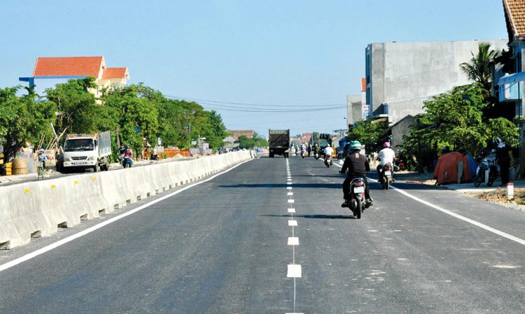 Công trình mở rộng Quốc lộ 1 đoạn Km1063+877 - Km1092+577 tỉnh Quảng Ngãi đã đưa vào khai thác từ năm 2016. Ảnh: M. Toàn