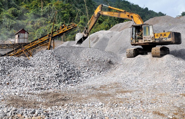 Việc thực thi cơ chế đặc thù trong cấp phép khai thác khoáng sản làm vật liệu xây dựng phần lớn do các địa phương triển khai thực hiện. Ảnh: Phạm Trọng