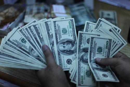 Giá USD tại Vietcombank sáng 14/7 giảm 10 đồng. Ảnh: TTXVN