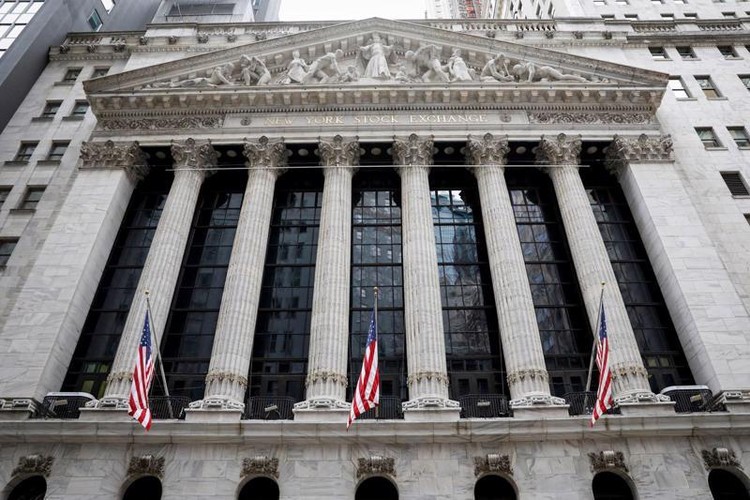 Mặt ngoài Sở giao dịch chứng khoán New York (NYSE) - Ảnh: Reuters.