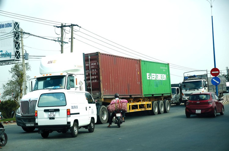 Theo Bộ Giao thông vận tải, các chính sách hỗ trợ đã triển khai chỉ giải quyết được một phần khó khăn của doanh nghiệp vận tải. Ảnh: Tiên Giang