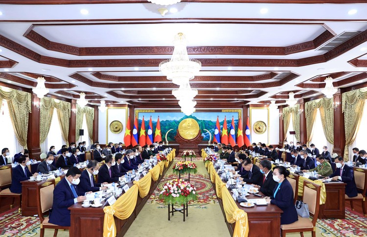 Cuộc hội đàm giữa Chủ tịch nước Nguyễn Xuân Phúc và Tổng Bí thư, Chủ tịch nước Lào Thongloun Sisoulith. Ảnh: VGP