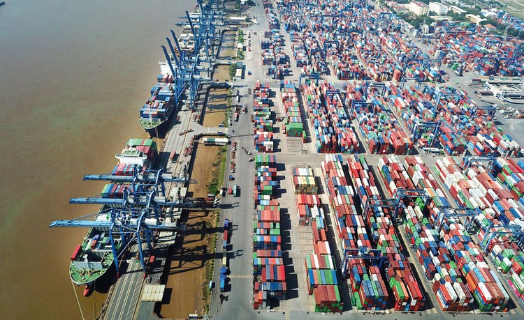 Hàng hóa nhập khẩu lưu giữ tại cảng Cát Lái đã được vận chuyển đến cảng biển khác trên địa bàn TP.HCM và các cảng cạn tại các tỉnh, thành phố khác. Ảnh: Lê Tiên