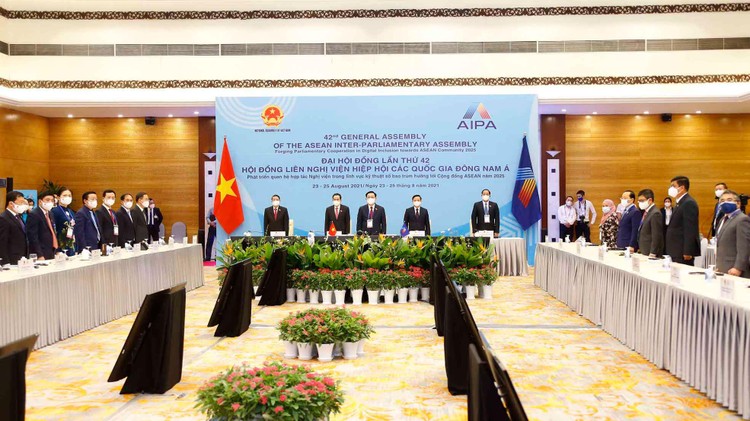 Đoàn đại biểu cấp cao Quốc hội Việt Nam do Chủ tịch Quốc hội Vương Đình Huệ dẫn đầu tham dự Đại hội đồng Liên nghị viện các nước ASEAN lần thứ 42
