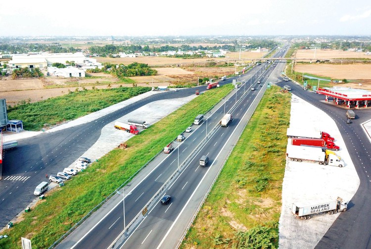 Trong 10 năm tới, Việt Nam dự kiến xây dựng khoảng 3.800 km đường bộ cao tốc mới. Ảnh: Lê Tiên