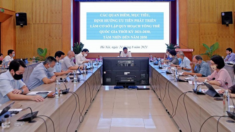 Bộ trưởng Bộ Kế hoạch và Đầu tư Nguyễn Chí Dũng chủ trì buổi họp về khung định hướng làm cơ sở lập Quy hoạch tổng thể quốc gia thời kỳ 2021 - 2030, tầm nhìn đến năm 2050. Ảnh: Trương Gia