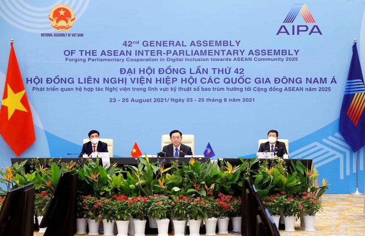 Chủ tịch Quốc hội Vương Đình Huệ dẫn đầu đoàn đại biểu cấp cao Quốc hội Việt Nam tham dự AIPA-42 tại điểm cầu Hà Nội