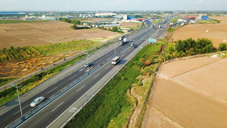 Theo dự kiến, đến năm 2025, cơ bản hoàn thành các tuyến đường bộ cao tốc Bắc - Nam phía Đông; đường Vành đai 3, Vành đai 4 khu vực động lực Hà Nội, TP.HCM… Ảnh: Lê Tiên
