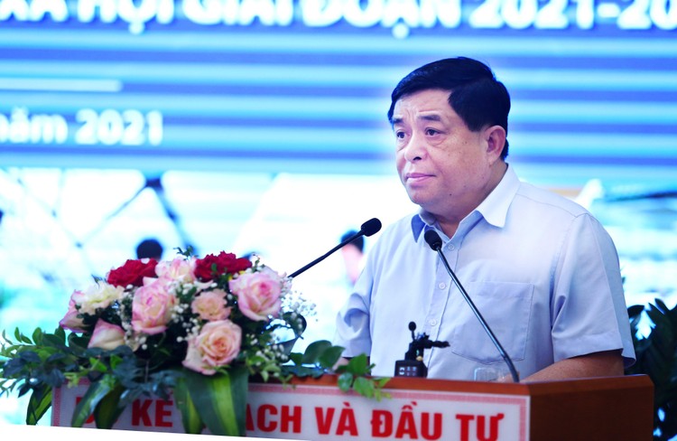Bộ trưởng Bộ Kế hoạch và Đầu tư Nguyễn Chí Dũng phát biểu tại Hội nghị. Ảnh: Lê Tiên