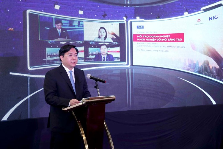 Thứ trưởng Bộ Kế hoạch và Đầu tư Trần Duy Đông phát biểu tại lễ ra mắt Dự án Hỗ trợ doanh nghiệp khởi nghiệp đổi mới sáng tạo