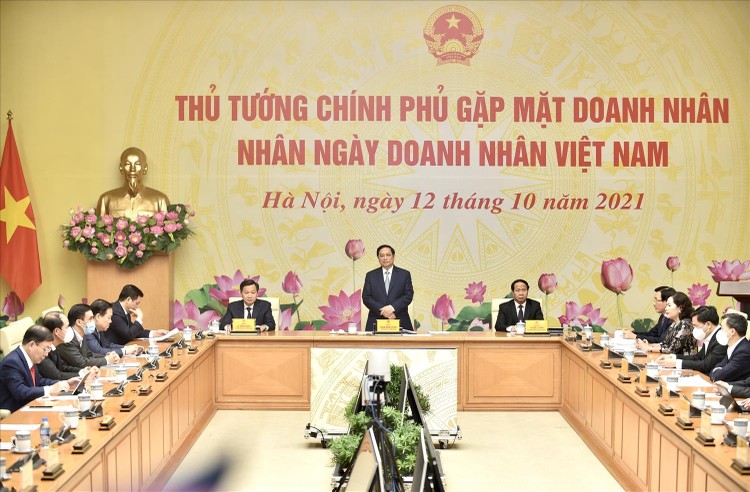 Thủ tướng Chính phủ gặp mặt doanh nhân nhân Ngày Doanh nhân Việt Nam (13/10) để ghi nhận, biểu dương những đóng góp, lắng nghe những mong muốn, nguyện vọng của cộng đồng doanh nhân và khẳng định tiếp tục chia sẻ, đồng hành với đội ngũ doanh nhân Việt Nam. Ảnh: VGP/Nhật Bắc