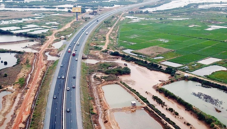 Tuyến cao tốc dài hơn 80 km nối Vân Đồn - Móng Cái được thông xe kỹ thuật chỉ sau hơn 2 năm thi công. Ảnh: Lê Tiên