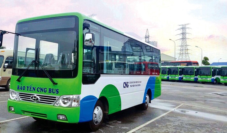 Kể từ năm 2018, Công ty TNHH Du lịch dịch vụ xây dựng Bảo Yến đưa vào vận hành 7 tuyến buýt sử dụng nhiên liệu sạch (khí CNG) đầu tiên của TP. Hà Nội. Ảnh: Thái Dương