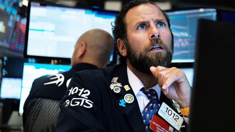 Các nhà giao dịch cổ phiếu trên sàn NYSE ở New York, Mỹ - ẢNh: Getty/CNBC.