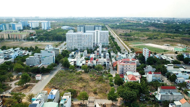 Có khoảng 400 dự án bất động sản tại Hà Nội, TP.HCM đang vướng mắc thủ tục, gây khó khăn cho doanh nghiệp. Ảnh: Song Lê