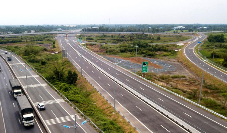 Quy hoạch đường bộ cao tốc cho Đồng bằng sông Cửu Long đến năm 2030 có khoảng 760 km và sau năm 2030 tiếp tục đầu tư thêm khoảng 420 km. Ảnh: Tiên Giang