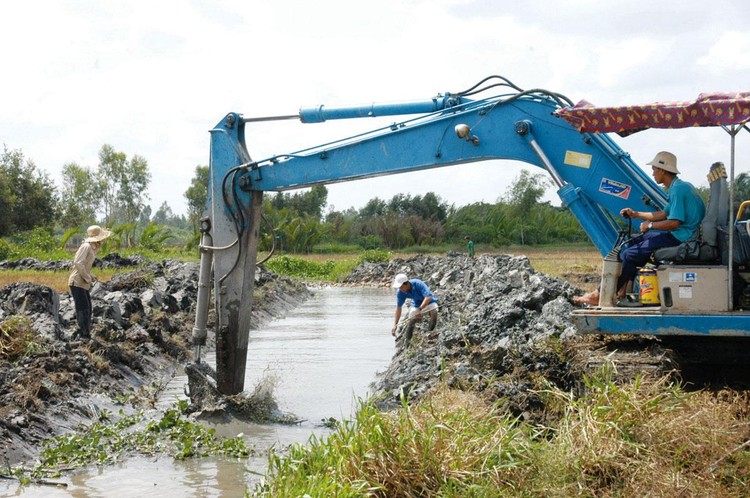 Bốn gói thầu xây mương thoát nước do Ban Quản lý dự án đầu tư xây dựng tỉnh Bình Phước làm bên mời thầu. Ảnh: Tường Lâm
