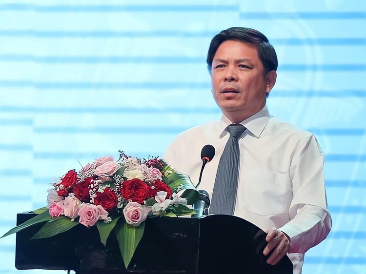 Bộ trưởng Bộ Giao thông vận tải Nguyễn Văn Thể phát biểu tại Hội nghị. Ảnh: VGP
